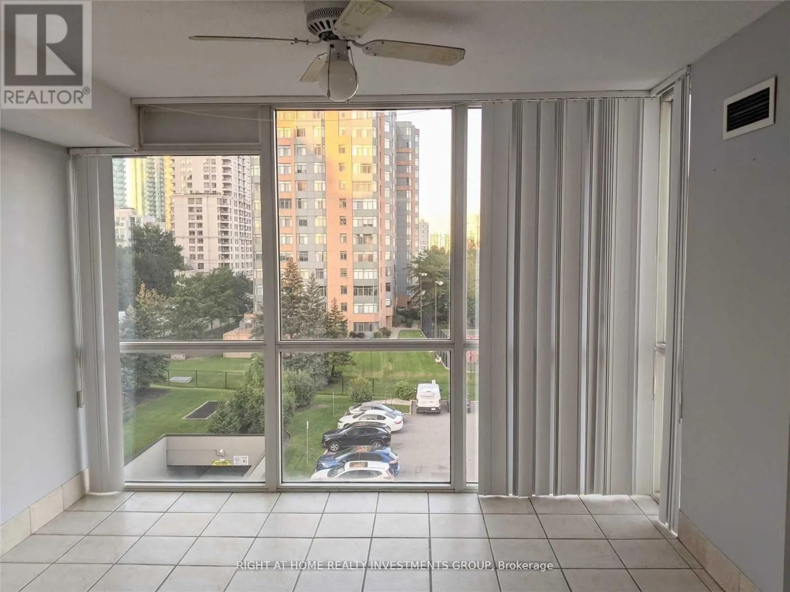 512 - 350 WEBB DRIVE