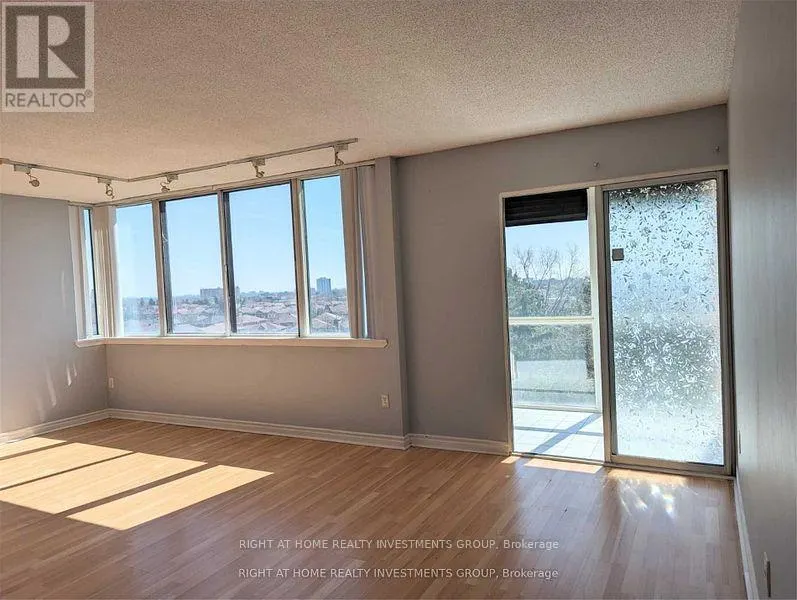 512 - 350 WEBB DRIVE