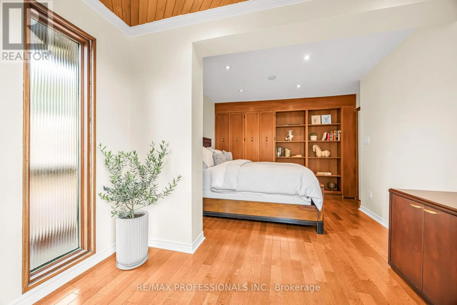 16 WOODPARK ROAD