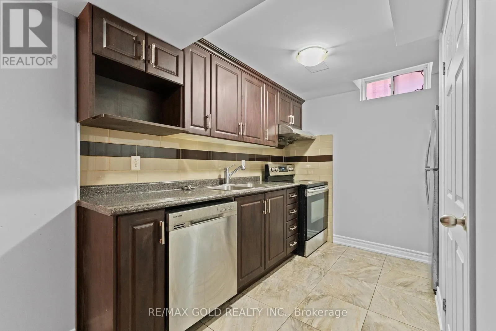 2 REVELSTOKE PLACE