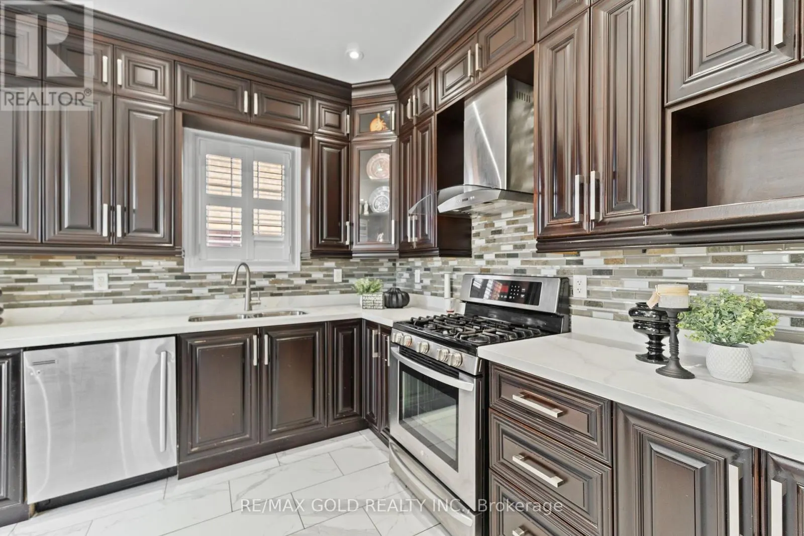 2 REVELSTOKE PLACE