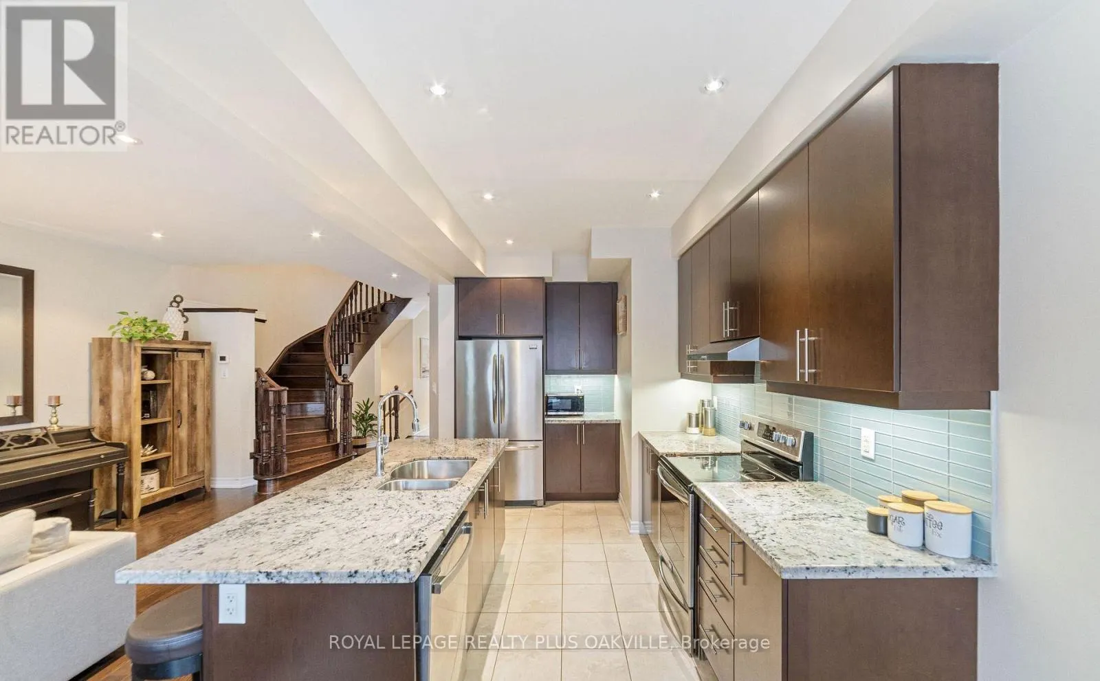 37 DIAMOND LEAF LANE