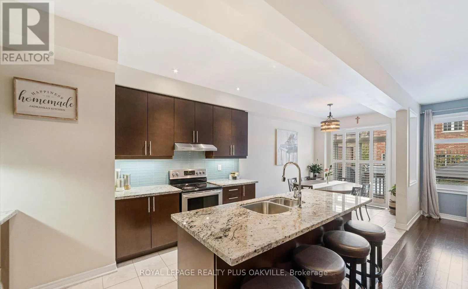 37 DIAMOND LEAF LANE