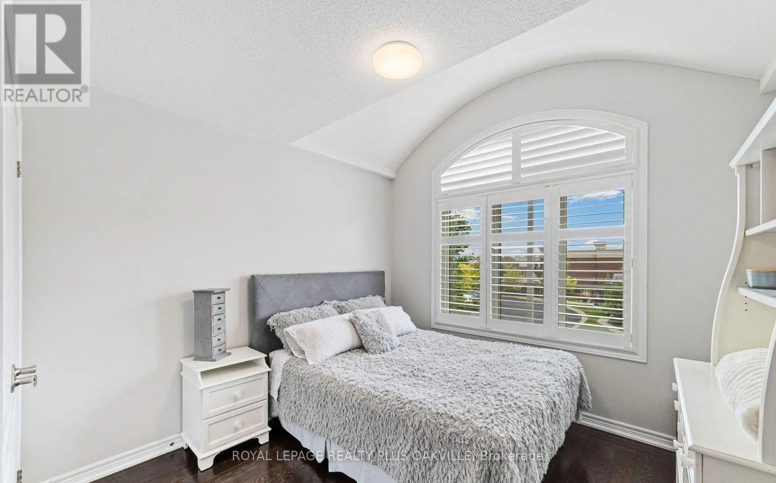 37 DIAMOND LEAF LANE