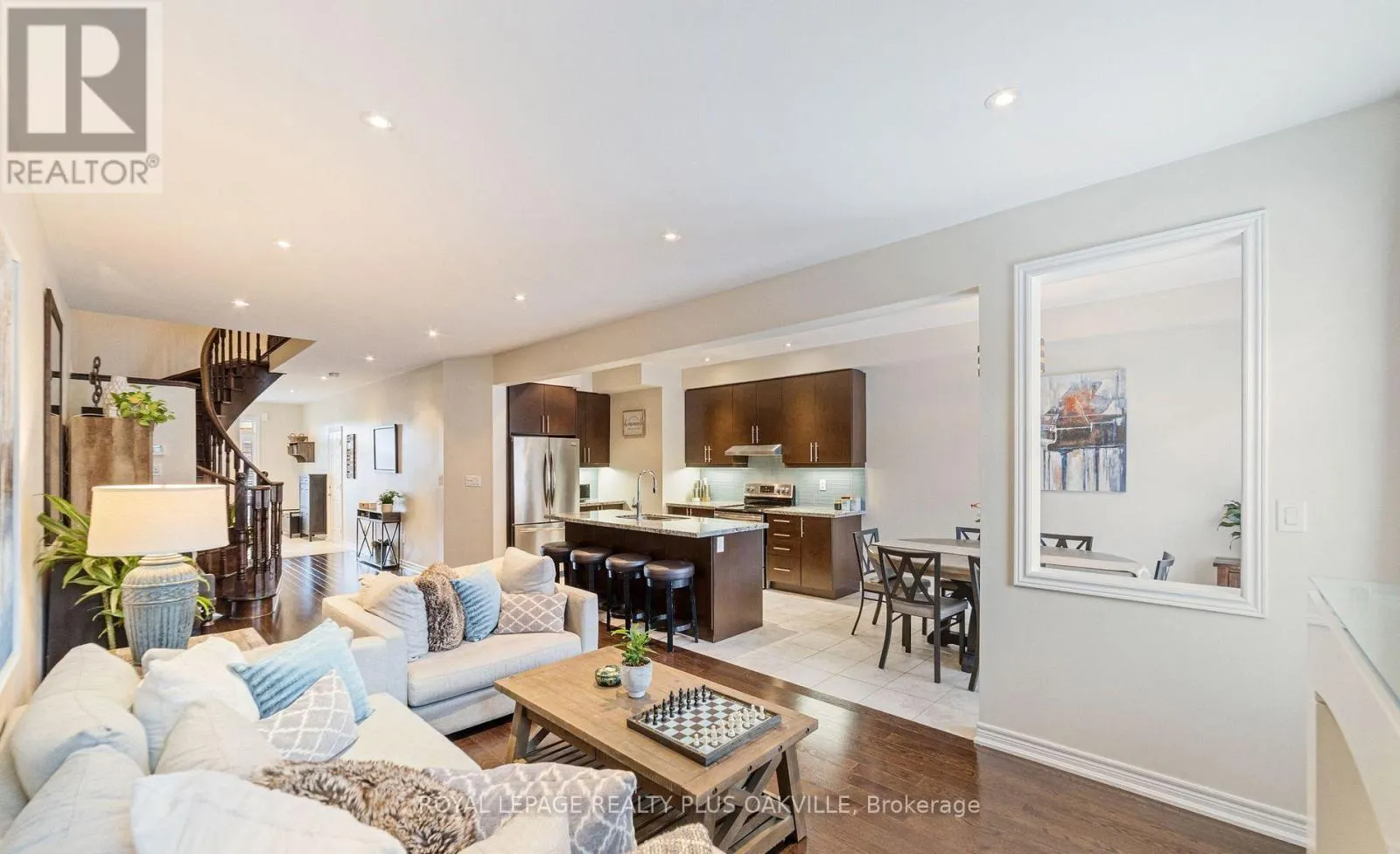 37 DIAMOND LEAF LANE