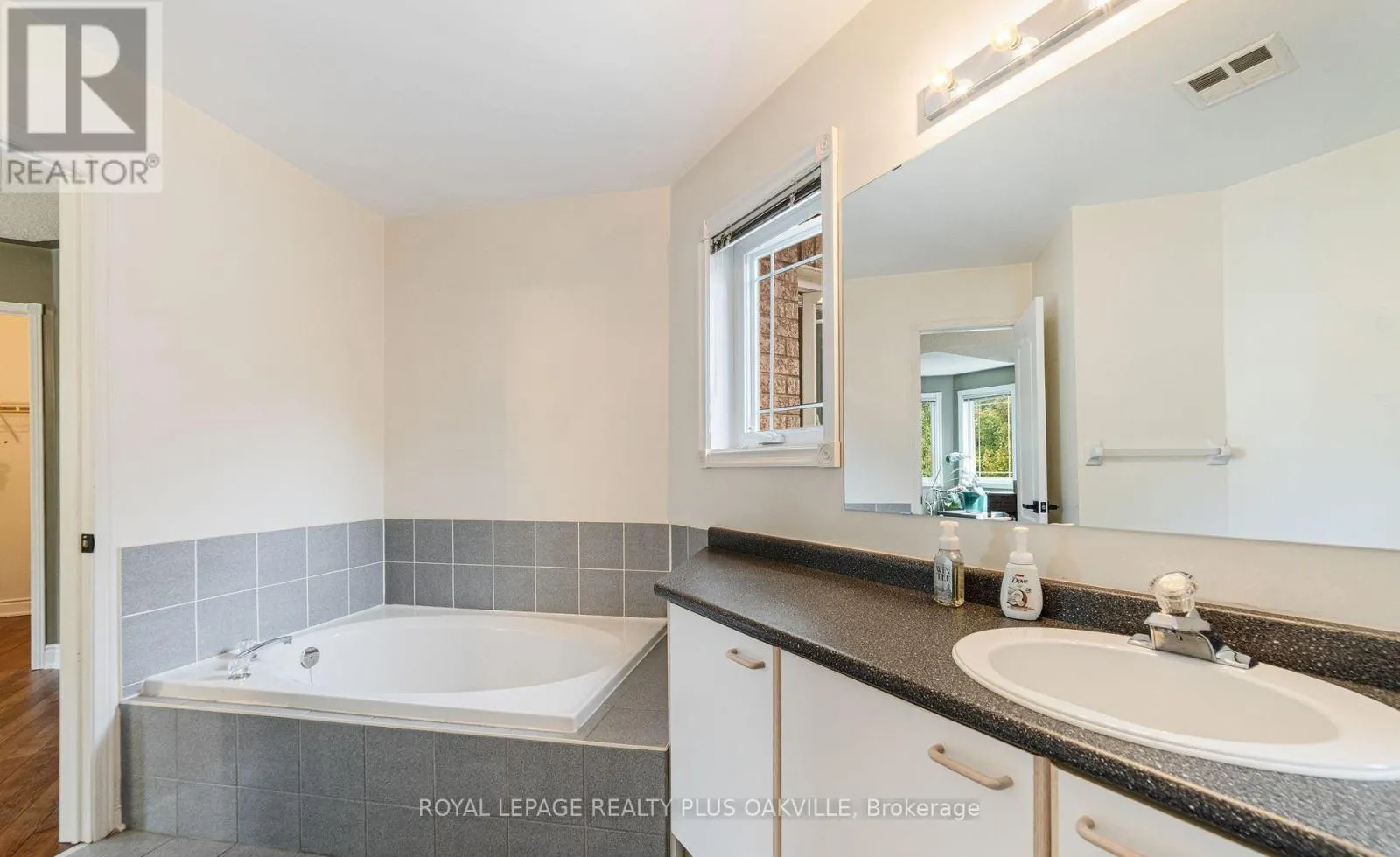 365 TURNBERRY CRESCENT