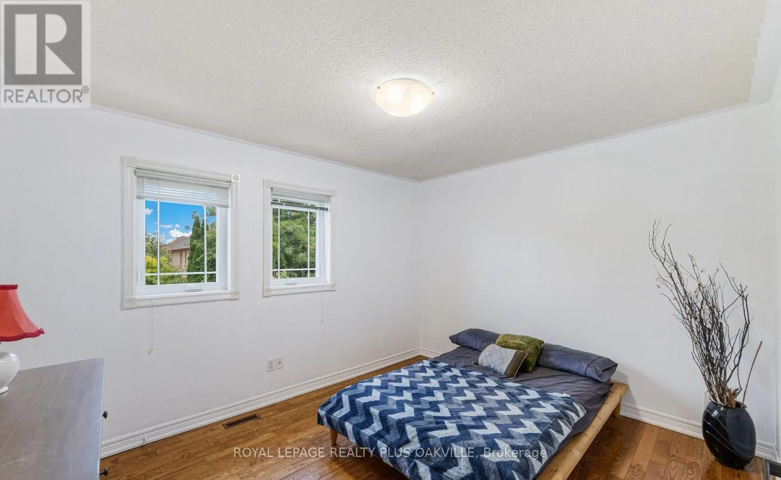 365 TURNBERRY CRESCENT