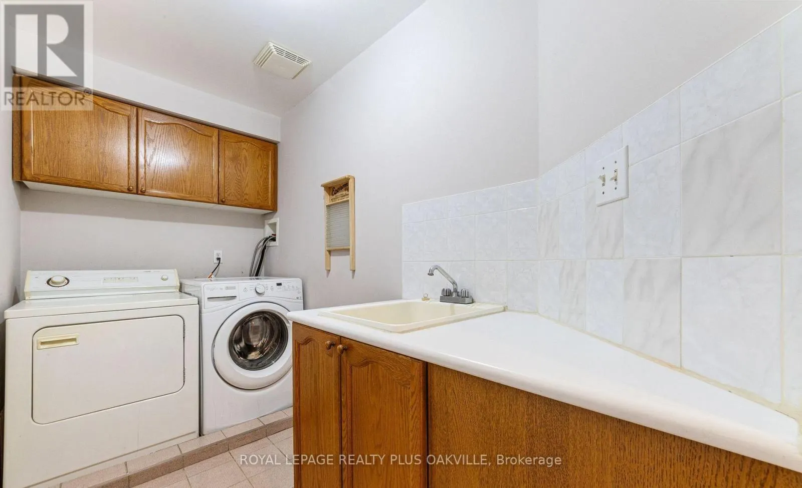 365 TURNBERRY CRESCENT