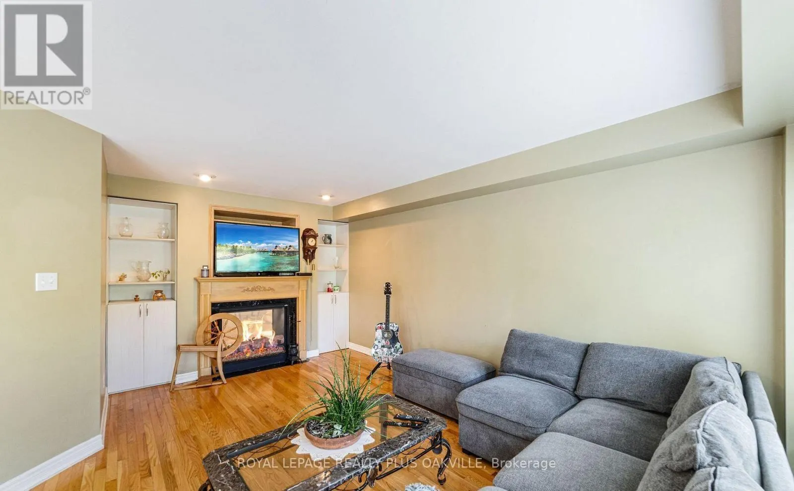 365 TURNBERRY CRESCENT