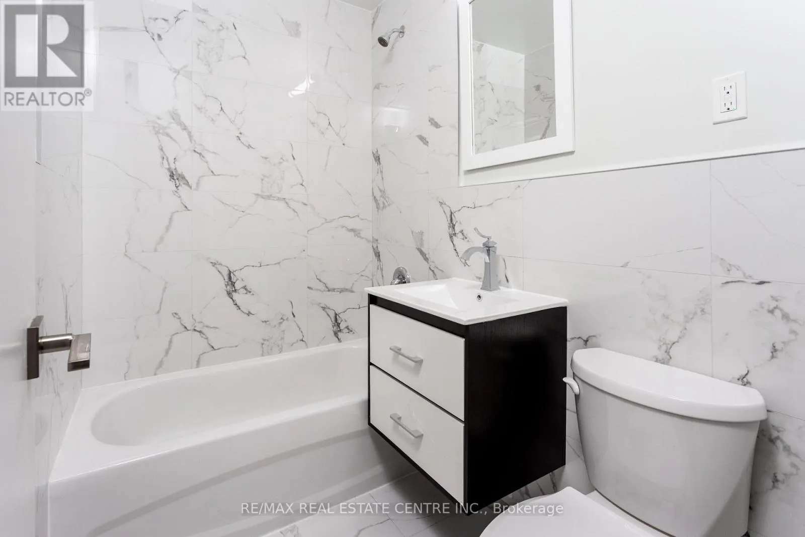 302 - 371 LAKESHORE ROAD W