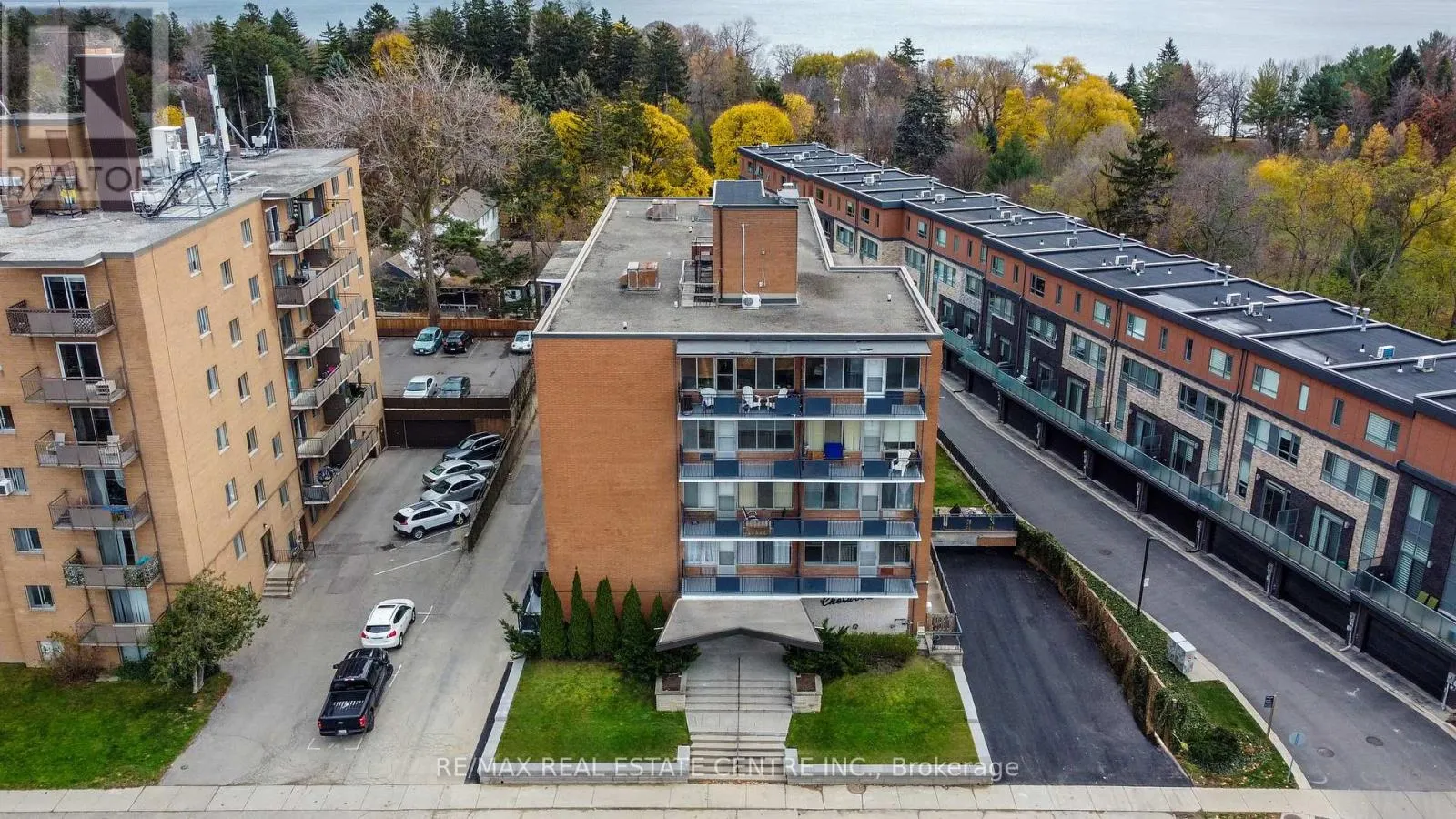 302 - 371 LAKESHORE ROAD W