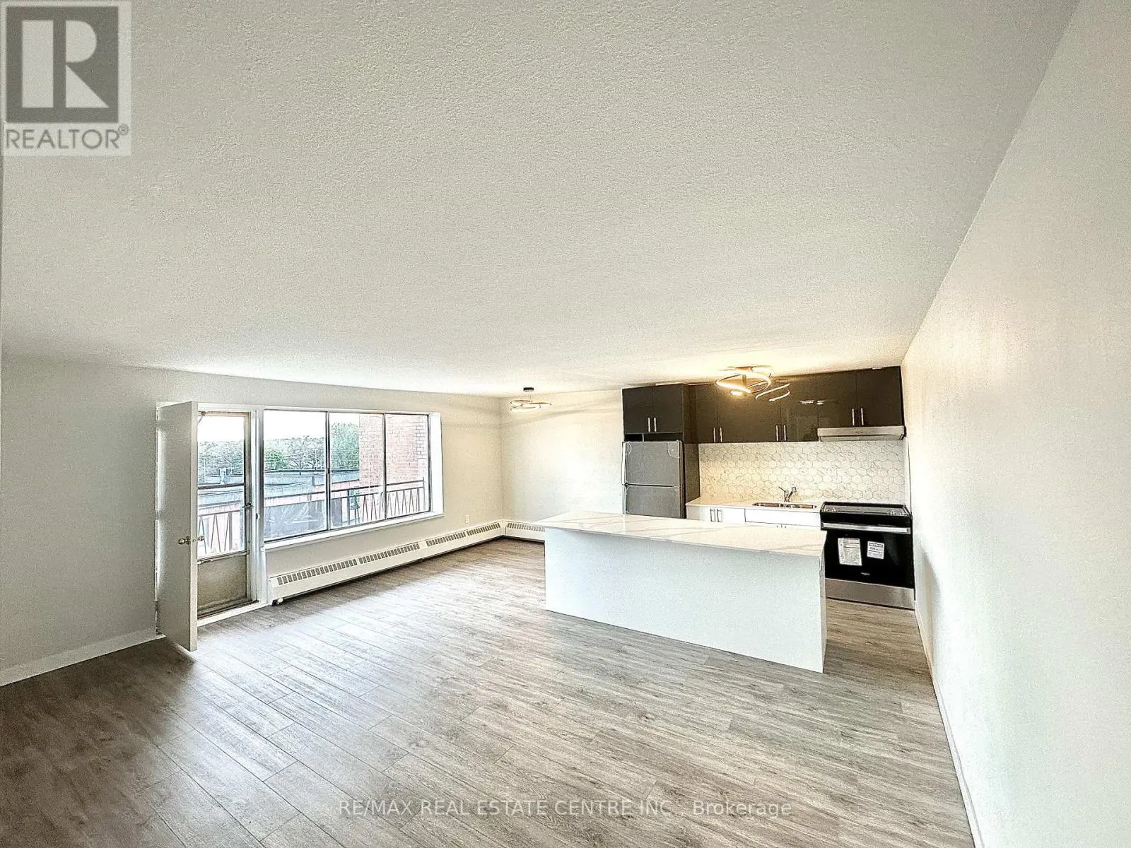 302 - 371 LAKESHORE ROAD W