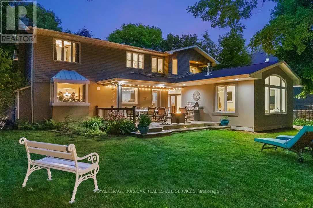 1318 HILLVIEW CRESCENT