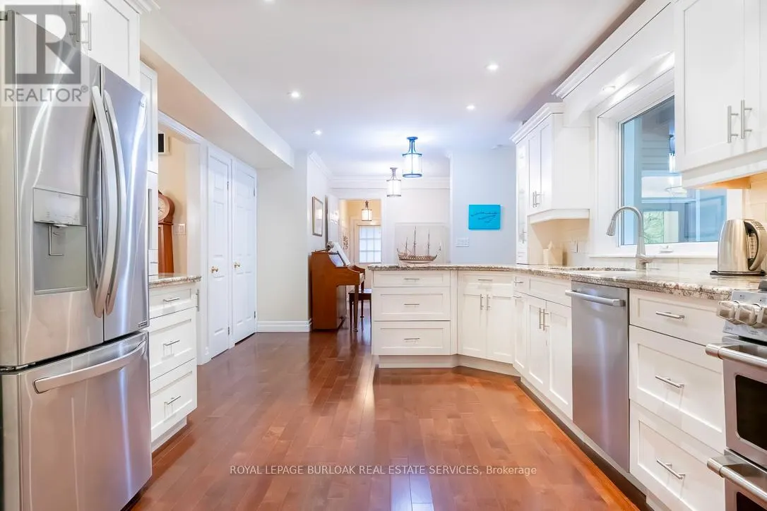 1318 HILLVIEW CRESCENT