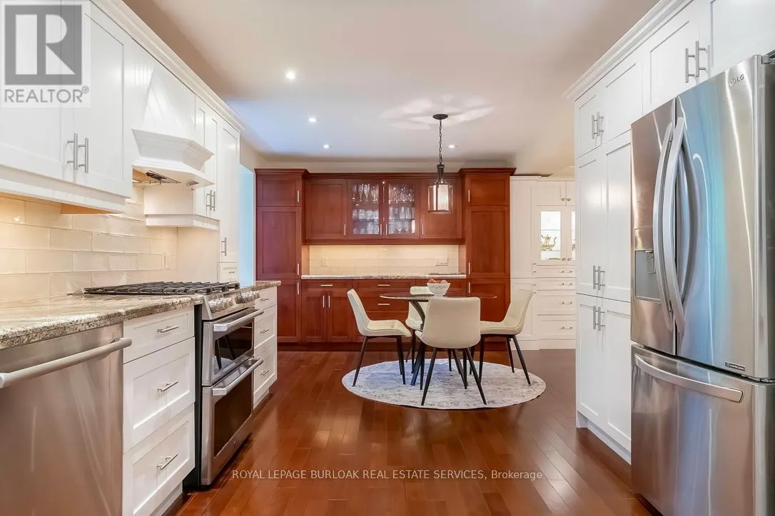 1318 HILLVIEW CRESCENT