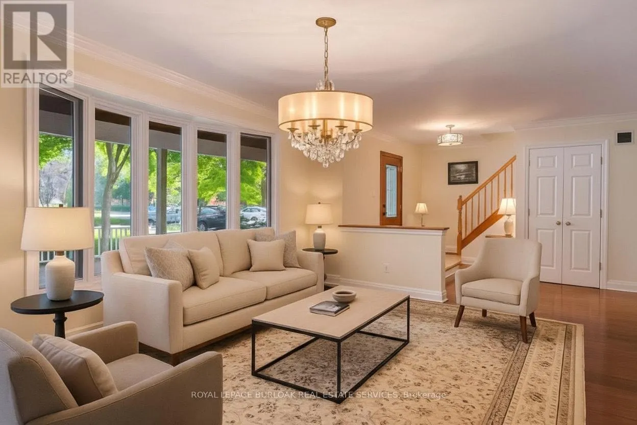 1318 HILLVIEW CRESCENT