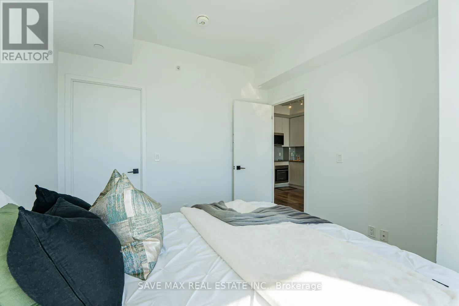 1310 - 2481 TAUNTON ROAD