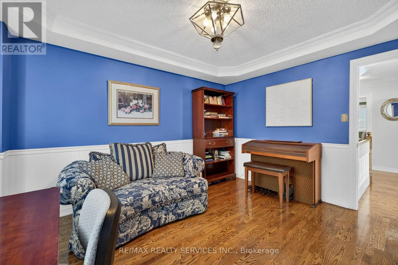 124 ROYAL VALLEY DRIVE