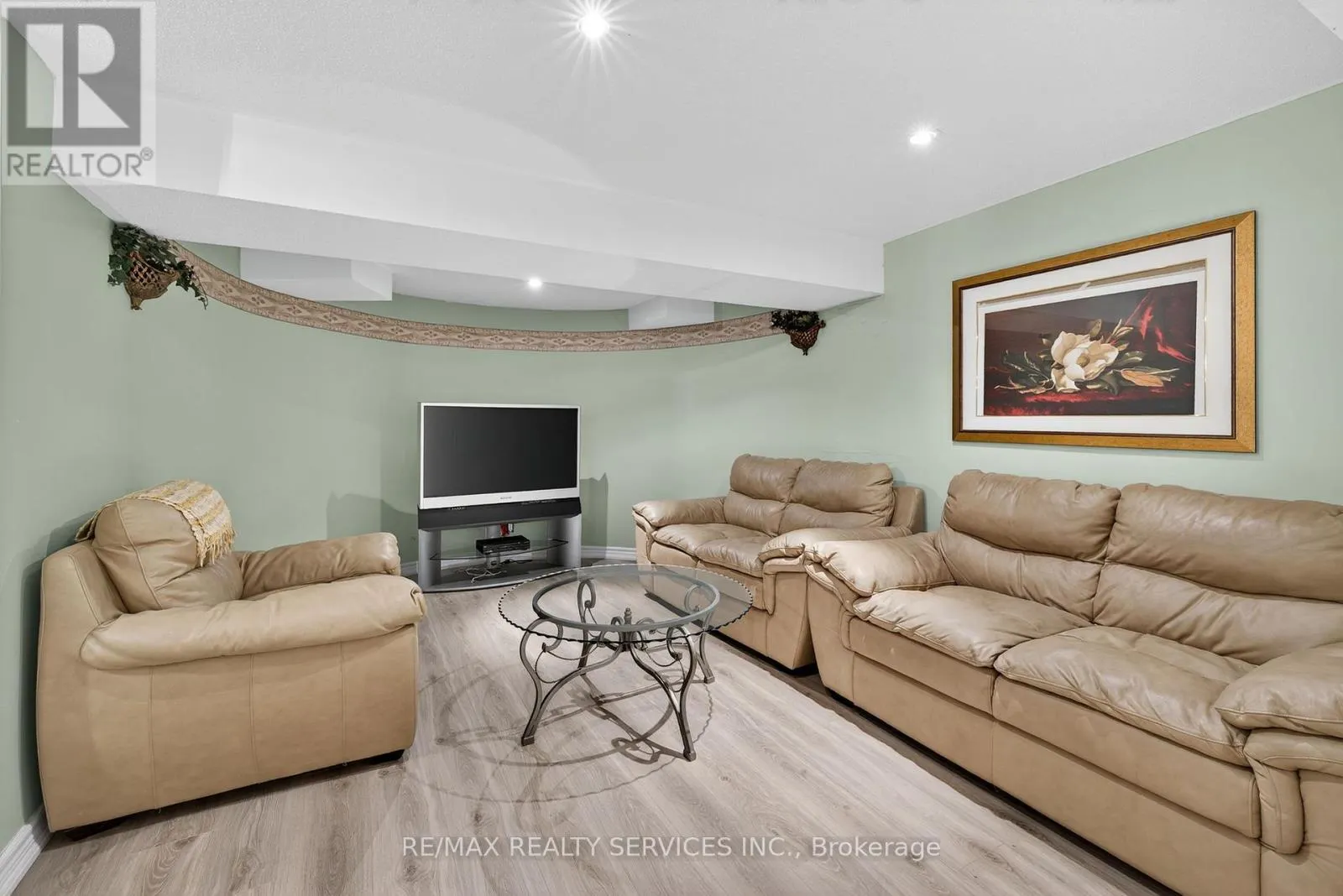 124 ROYAL VALLEY DRIVE