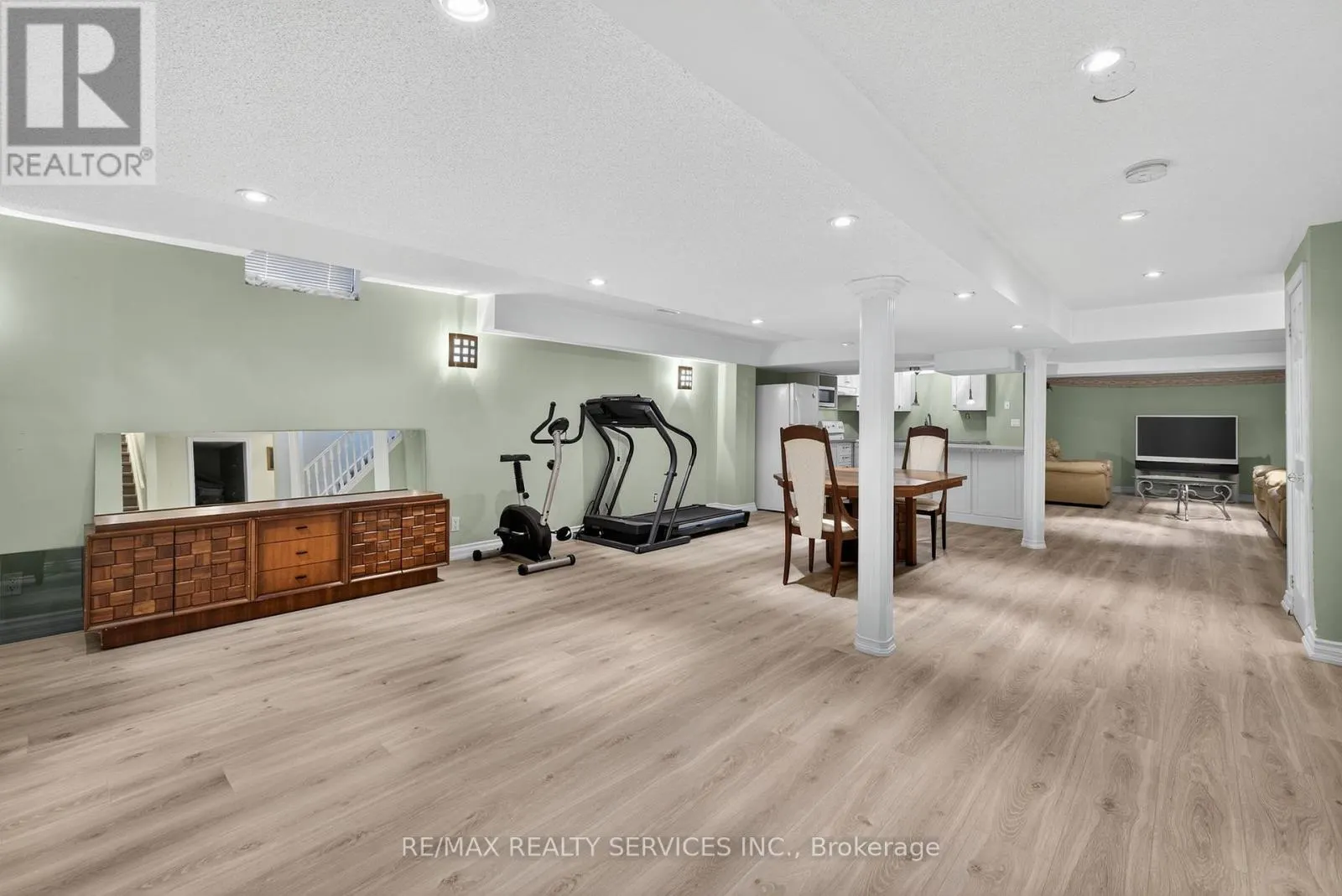 124 ROYAL VALLEY DRIVE