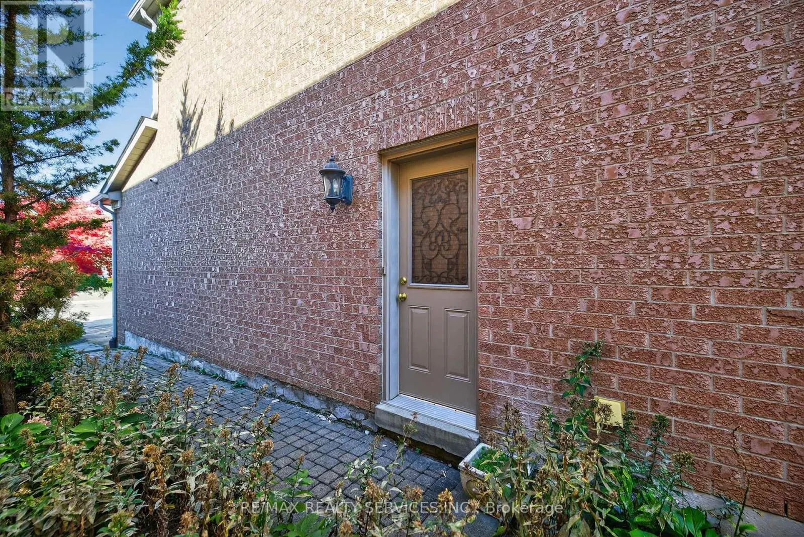 124 ROYAL VALLEY DRIVE