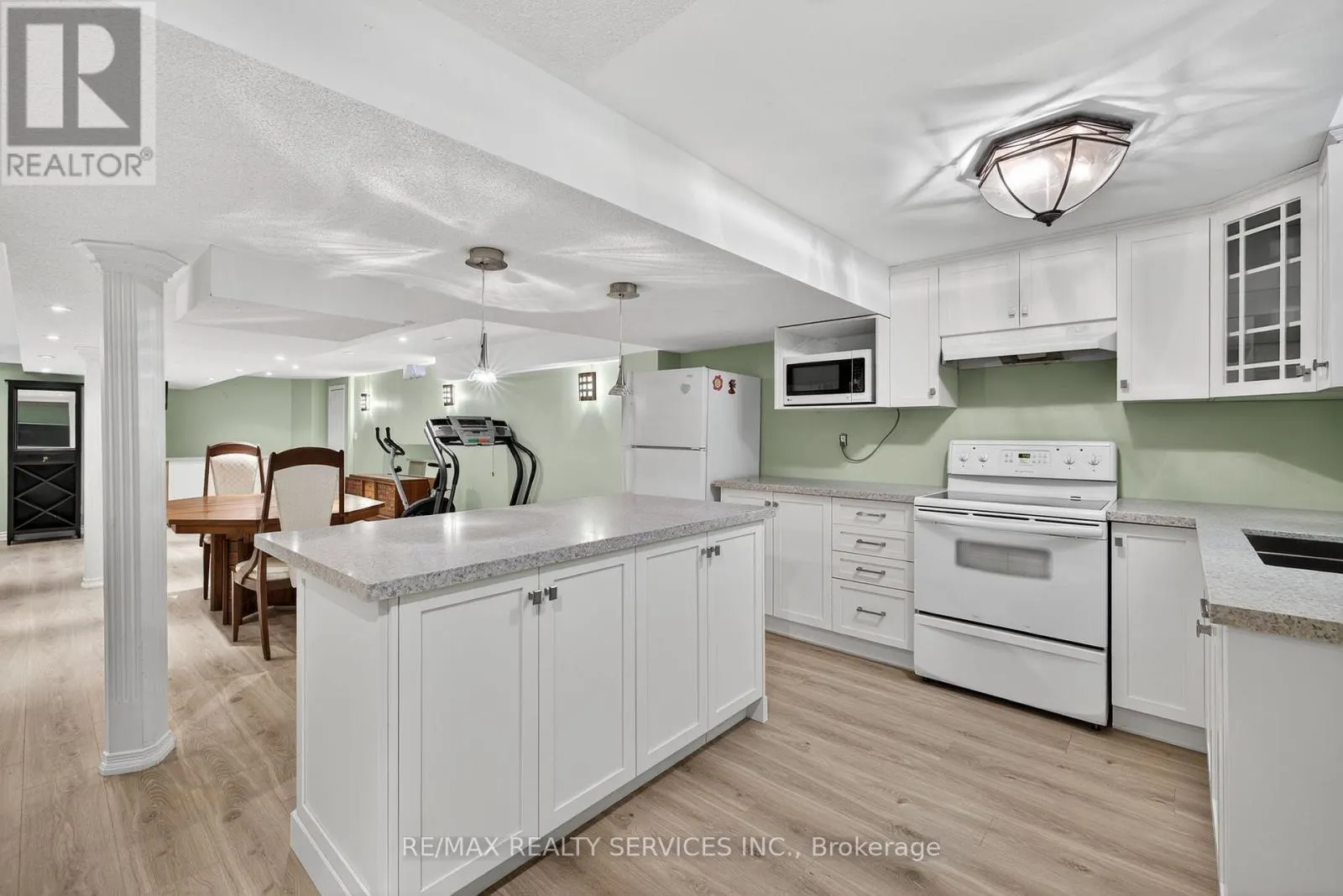 124 ROYAL VALLEY DRIVE