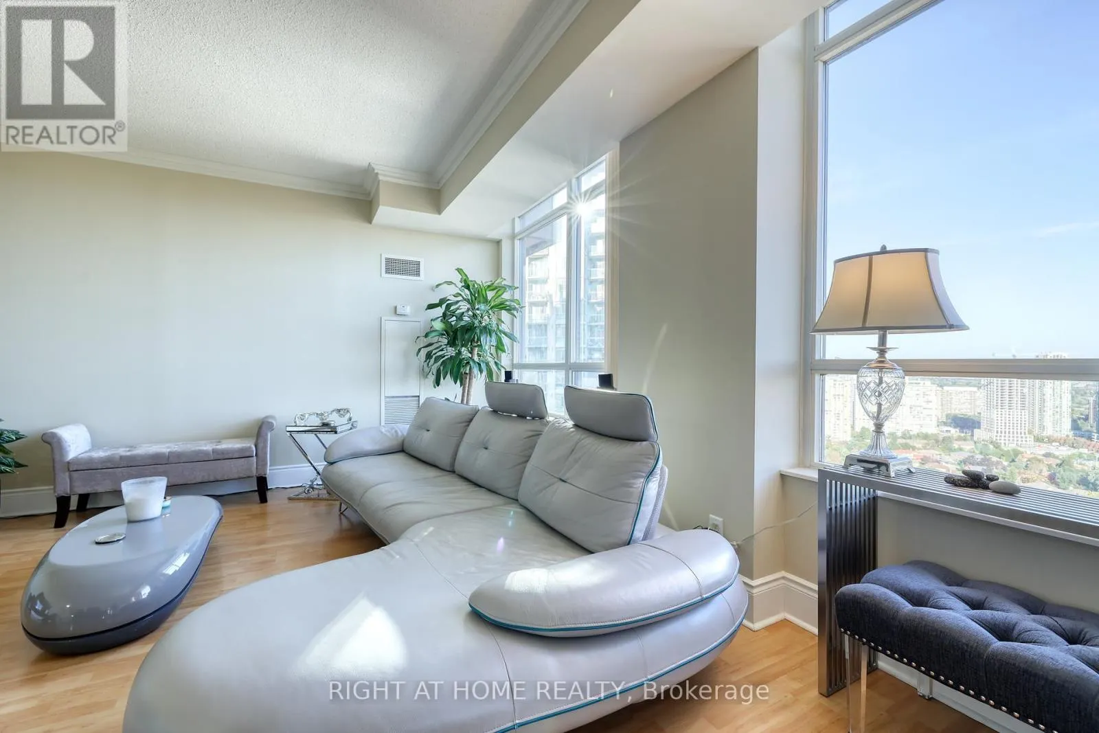 2807 - 3880 DUKE OF YORK BOULEVARD
