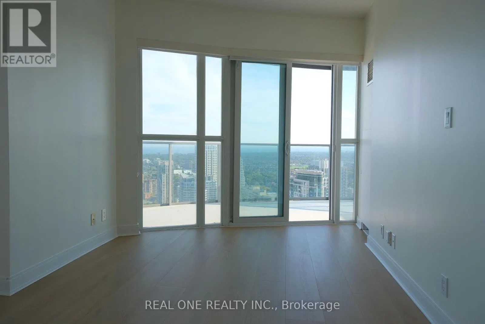 4402 - 60 ABSOLUTE AVENUE