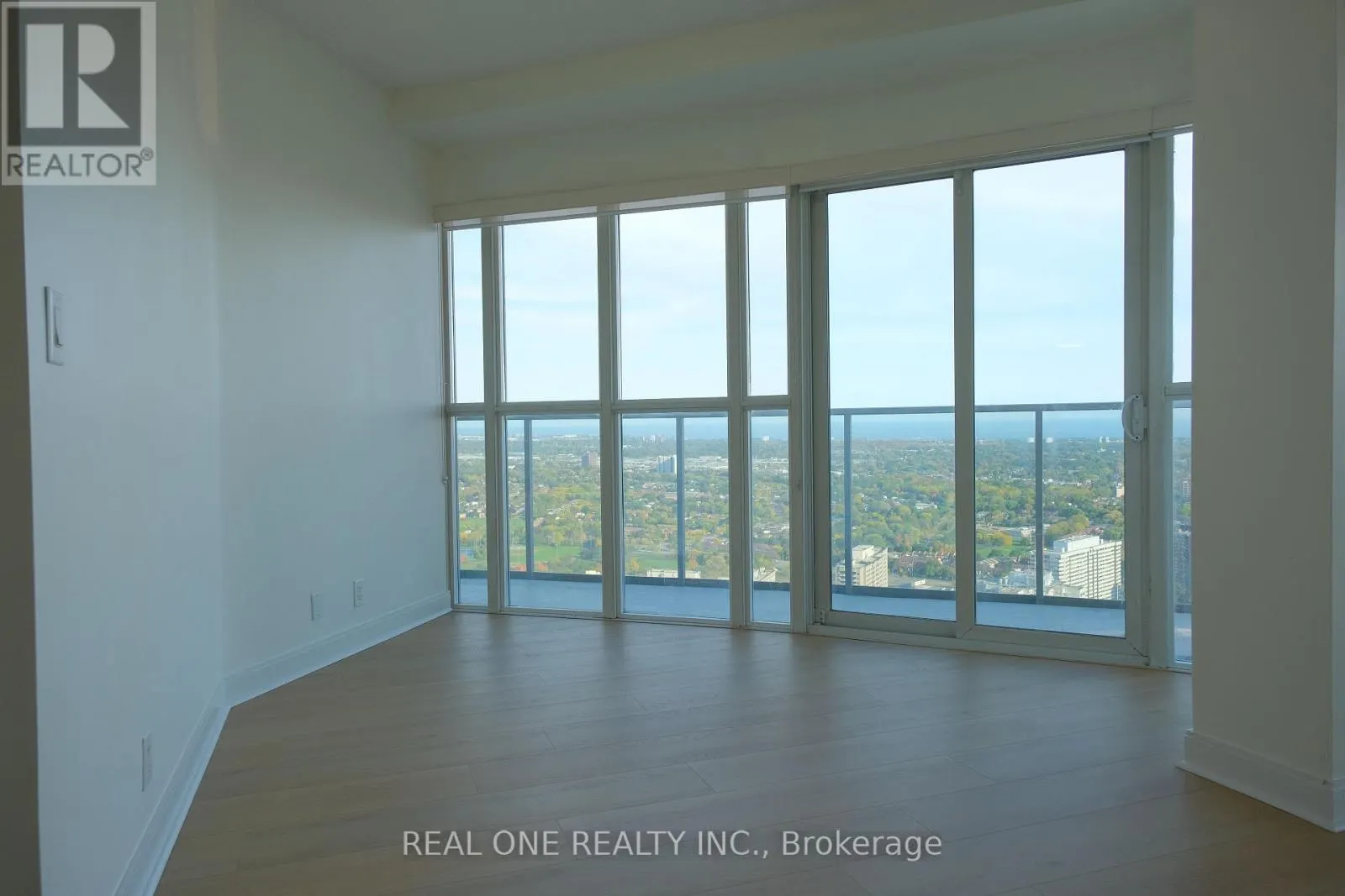 4402 - 60 ABSOLUTE AVENUE
