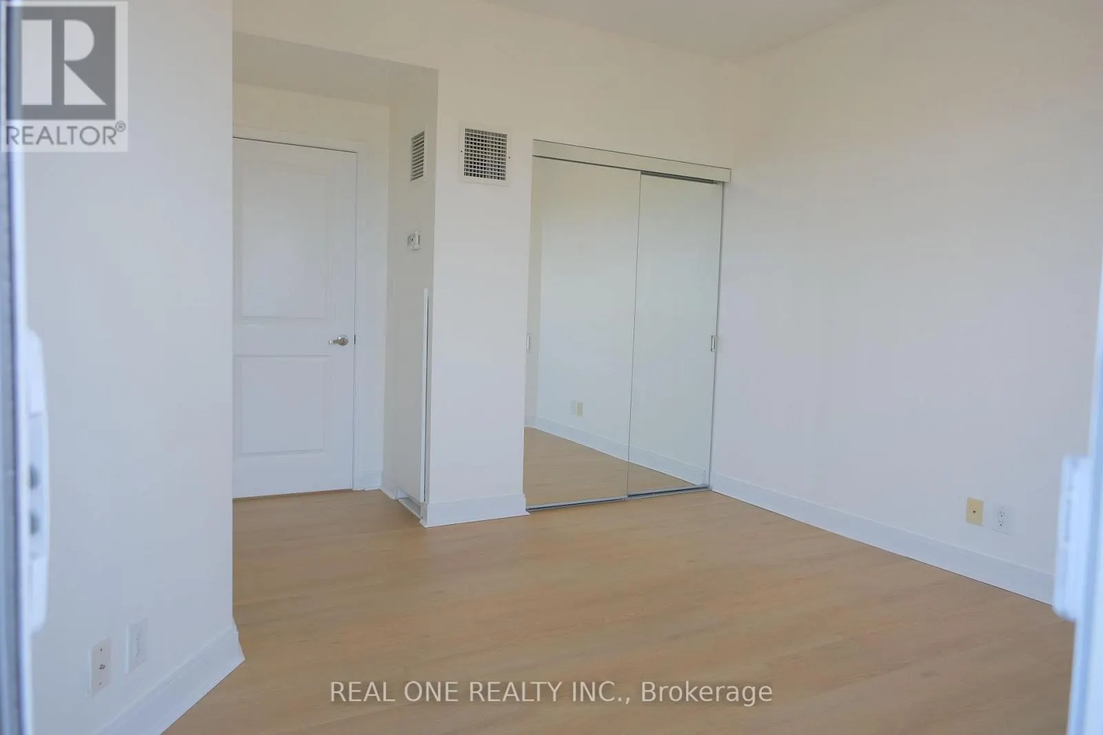 4402 - 60 ABSOLUTE AVENUE