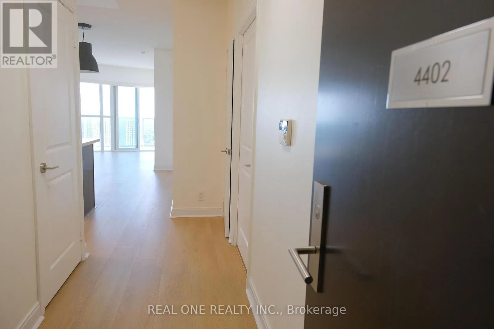 4402 - 60 ABSOLUTE AVENUE