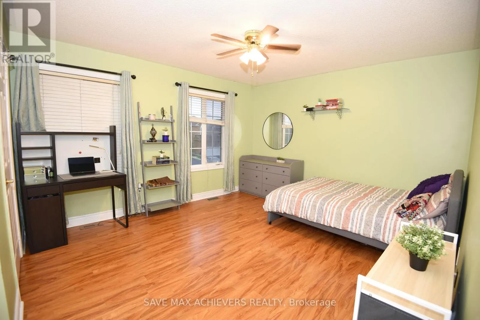 521 NAVIGATOR DRIVE