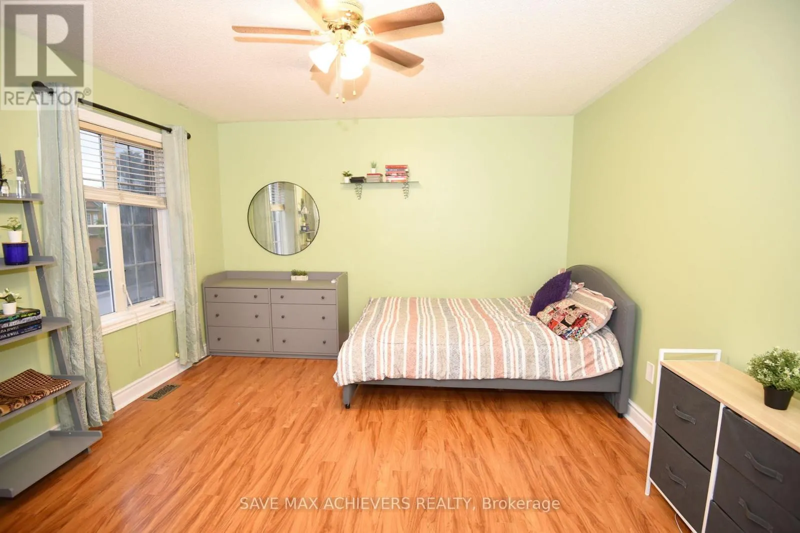 521 NAVIGATOR DRIVE