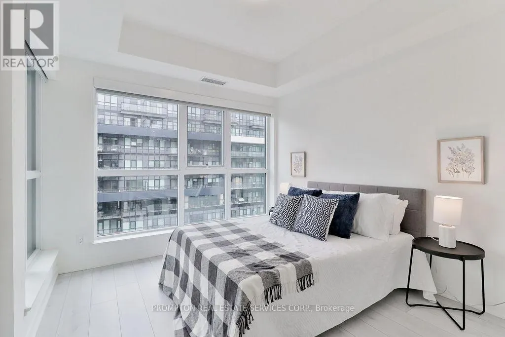 715 - 405 DUNDAS STREET W