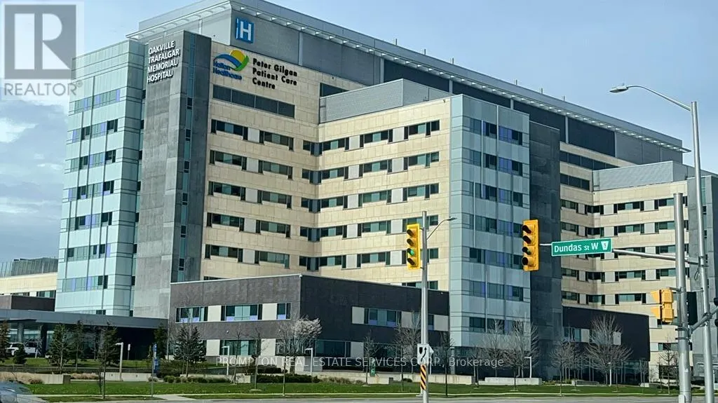 715 - 405 DUNDAS STREET W