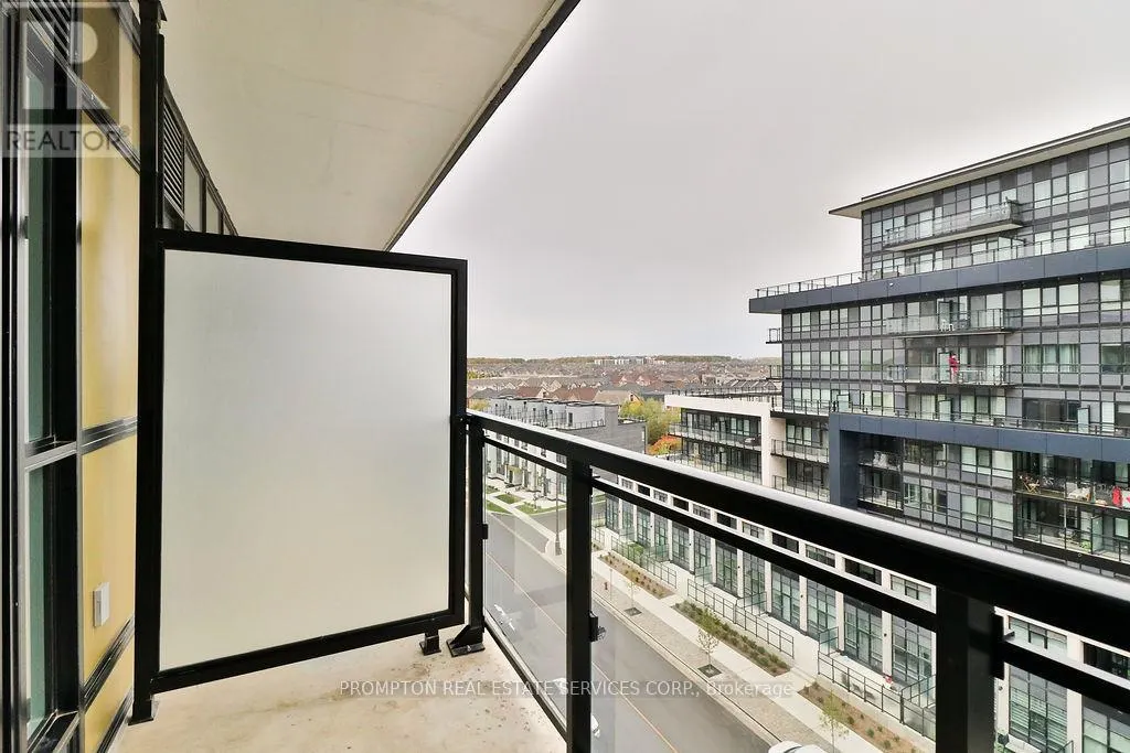 715 - 405 DUNDAS STREET W