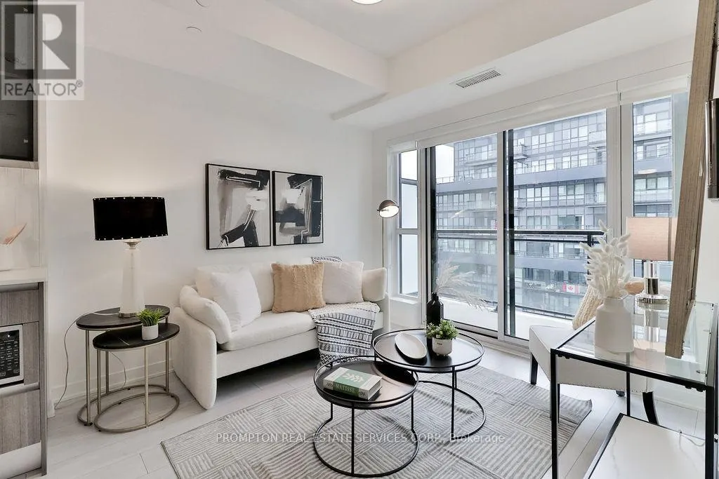 715 - 405 DUNDAS STREET W