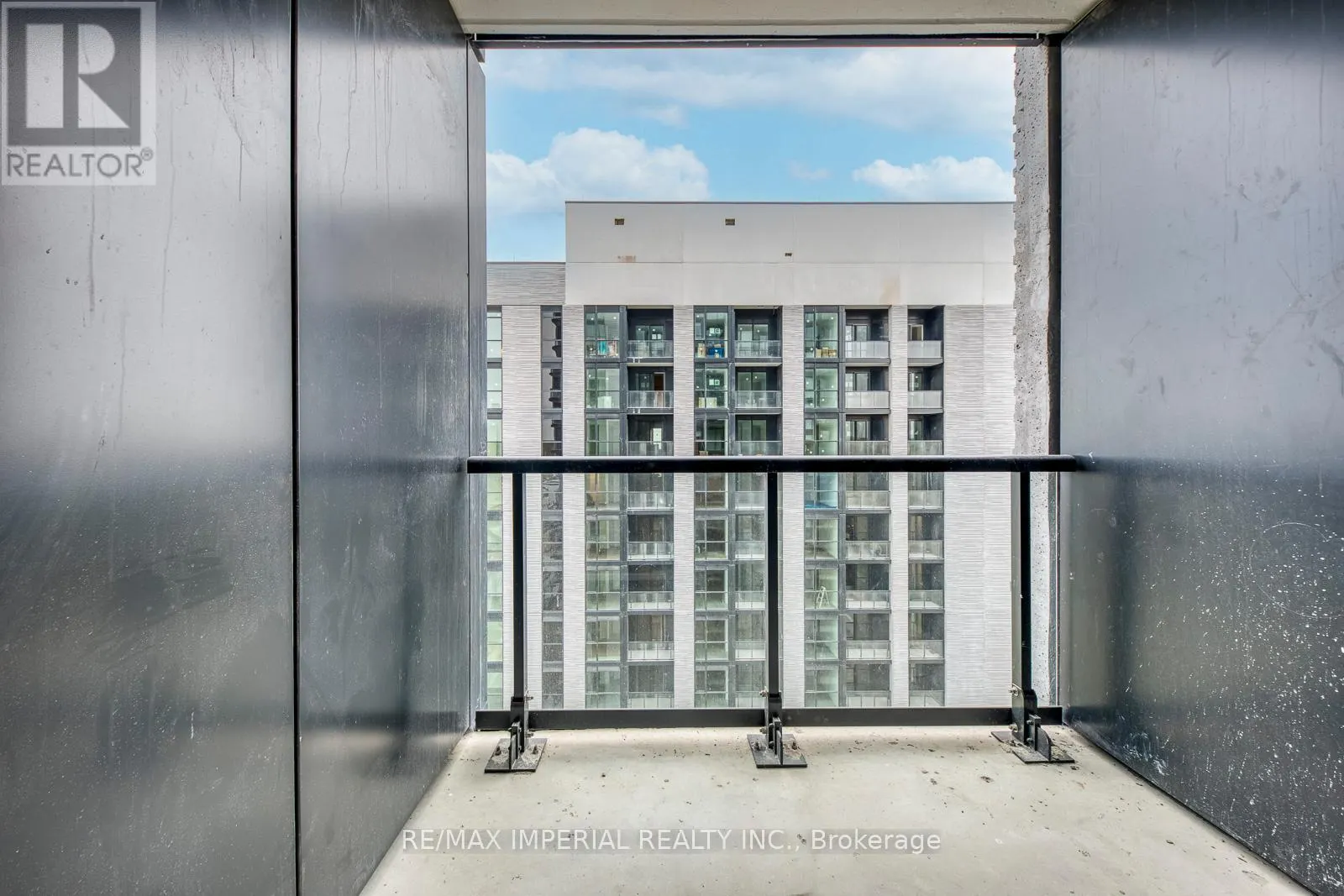A1410 - 3079 TRAFALGAR ROAD