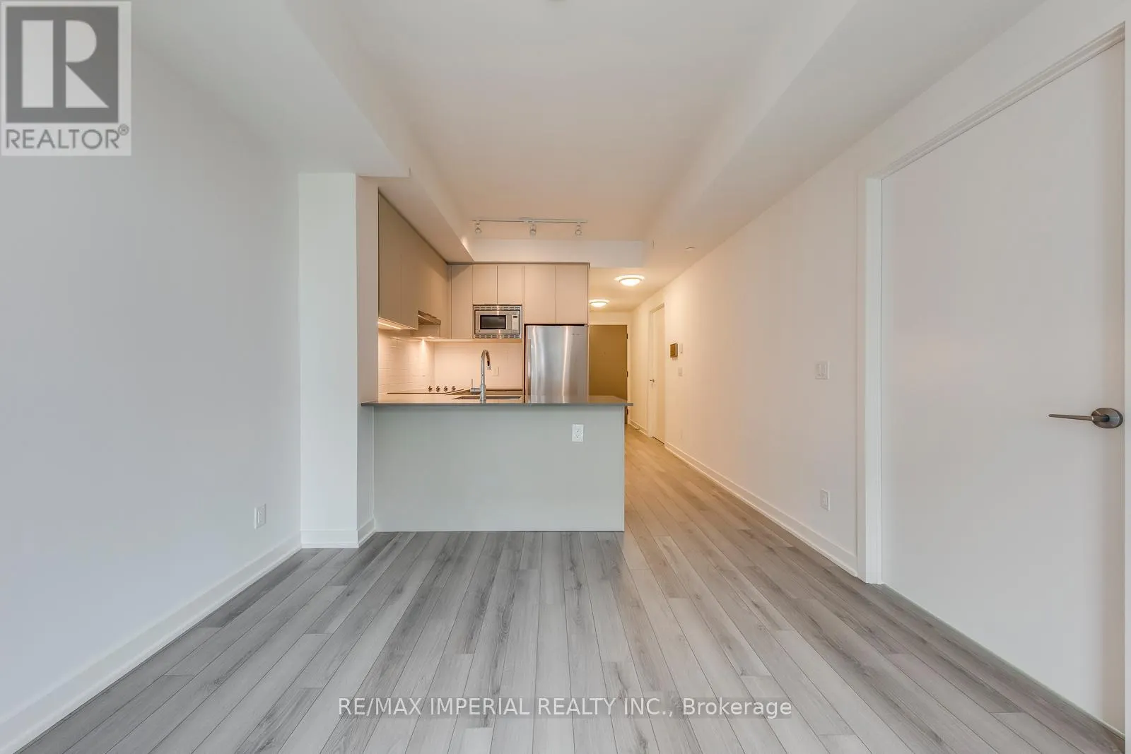 A1410 - 3079 TRAFALGAR ROAD