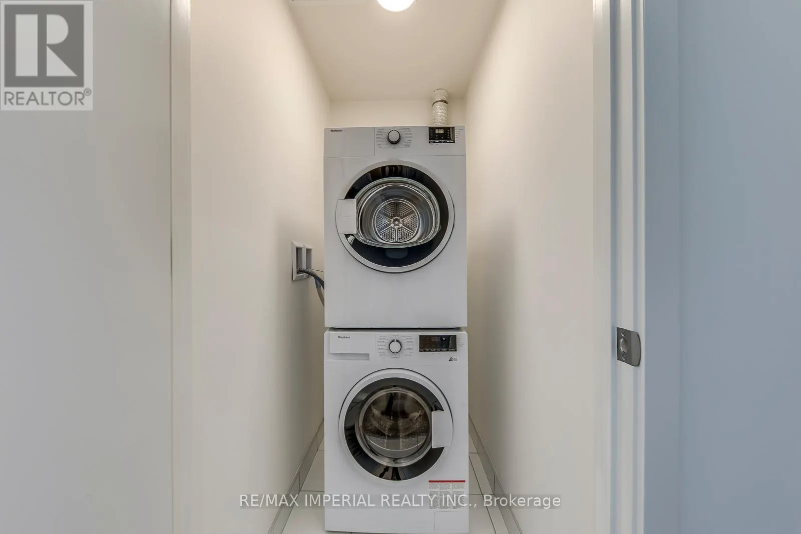 A1410 - 3079 TRAFALGAR ROAD