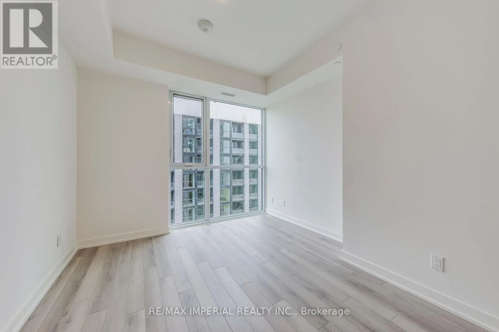 A1410 - 3079 TRAFALGAR ROAD