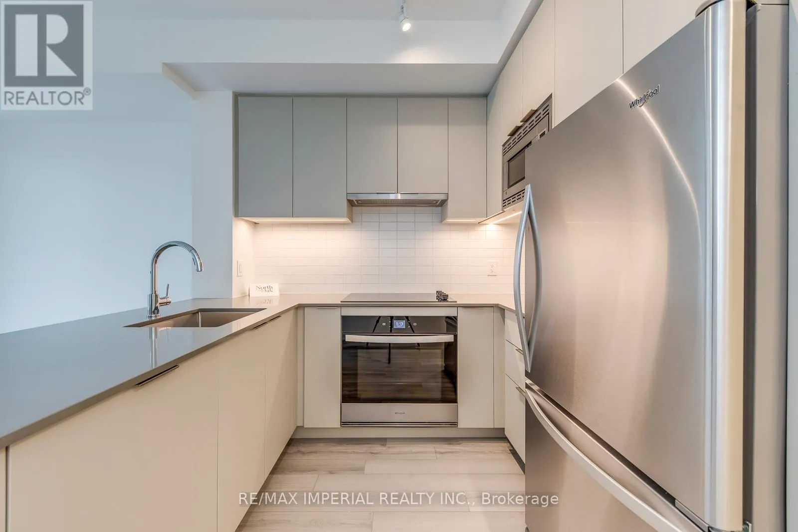 A1410 - 3079 TRAFALGAR ROAD