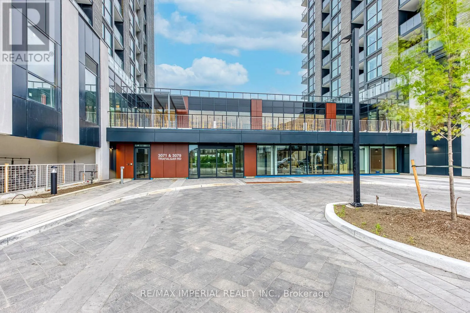 A1410 - 3079 TRAFALGAR ROAD