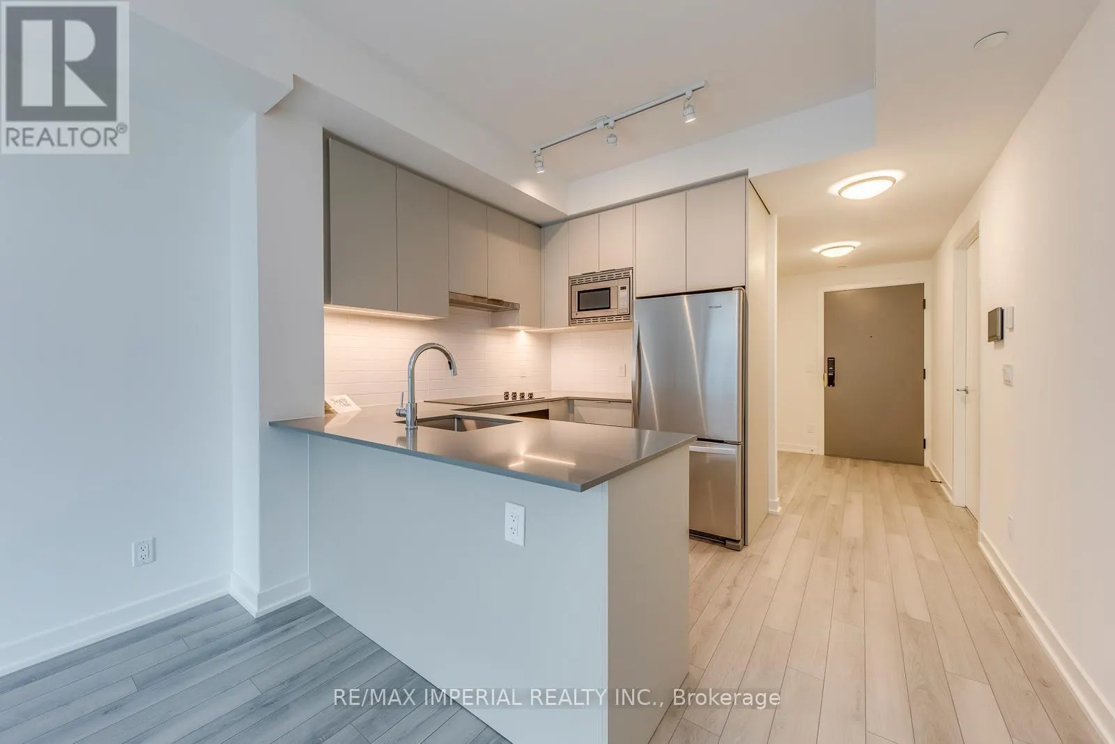 A1410 - 3079 TRAFALGAR ROAD