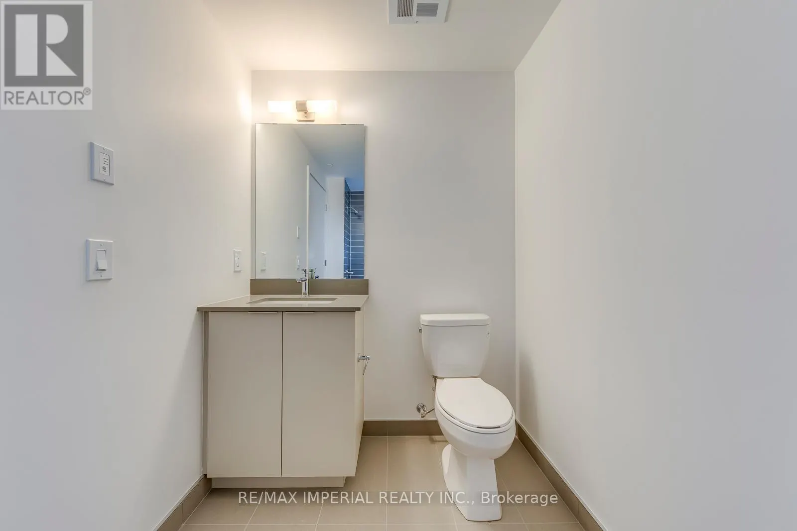 A1410 - 3079 TRAFALGAR ROAD