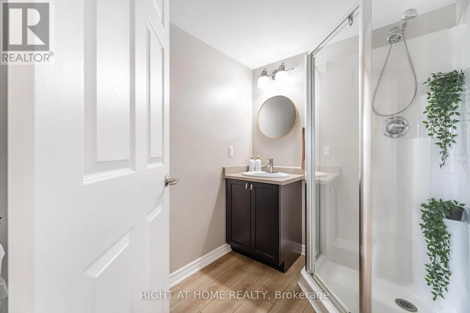 311 - 1370 MAIN STREET E