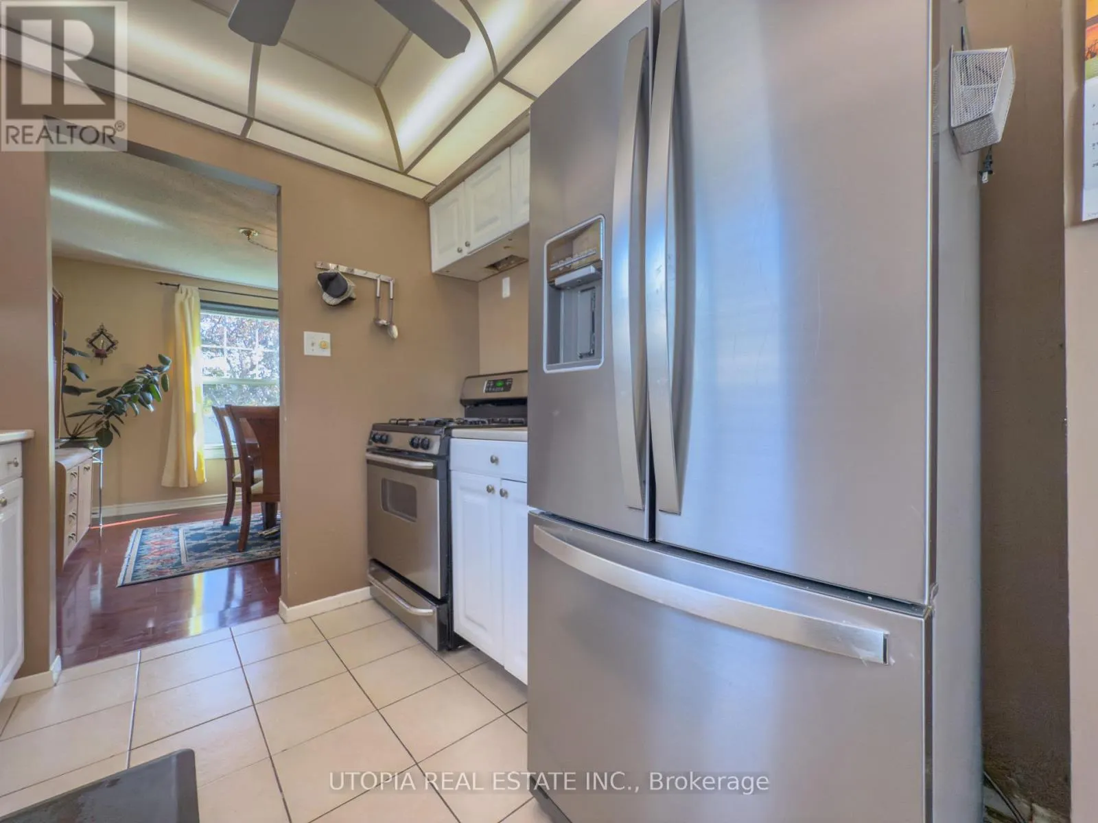 165 NORTH SERVICE ROAD E