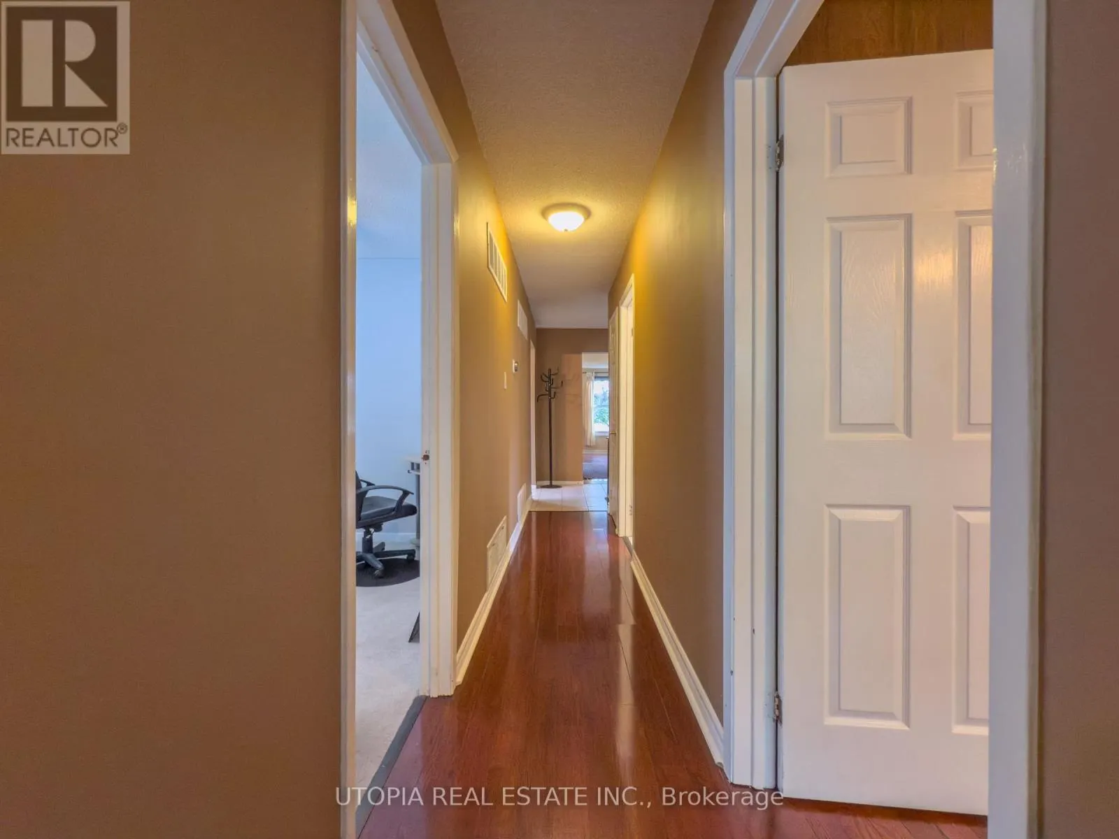 165 NORTH SERVICE ROAD E