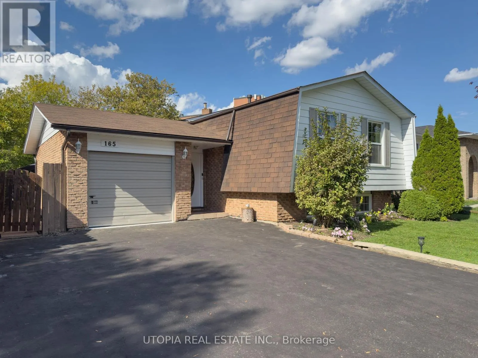 165 NORTH SERVICE ROAD E