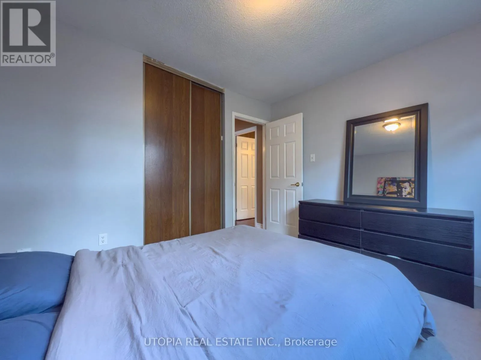 165 NORTH SERVICE ROAD E